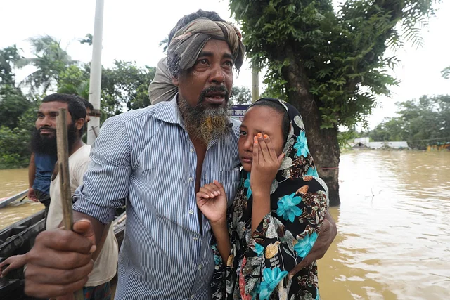 চার দিন পর মেয়েকে পেয়ে কান্নায় ভেঙে পড়েন বাবা