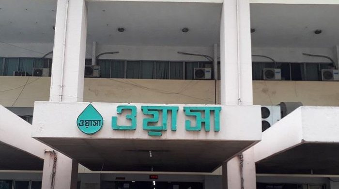 সরকারি চাকরির পাশাপাশি নিজ দপ্তরে ঠিকাদারি ব্যবসা শুরু করেছেন ঢাকা ওয়াসার পদ্মা ওয়াটার ট্রিটমেন্ট প্ল্যান্টের নির্বাহী প্রকৌশলী গাজী আসরিব বিন সালাম। সরাসরি নিজের নাম ব্যবহার না করে আপন দুই শ্যালকের নামে ঠিকাদারি কাজ অব্যাহত রেখেছেন বলে সংশ্লিষ্টরা জানিয়েছেন। ঢাকা ওয়াসা সংশ্লিষ্টরা জানান, ওসমান ট্রেডিং করপোরেশন এবং এম এইচ কনসালটেন্ট অ্যান্ড ইঞ্জিনিয়ার্স ২০২০-২১ অর্থবছর থেকে ২০২৪-২৫ অর্থবছরে পদ্মা ওয়াটার ট্রিটমেন্ট প্ল্যান্টসহ ঢাকা ওয়াসায় বহু কাজ করছে। হিসাব বিভাগ থেকে বিল উত্তোলনের প্রমাণপত্রও মিলেছে। 