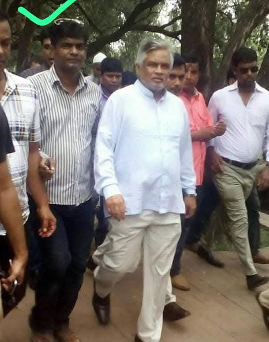 বাংলাদেশ জাতীয়তাবাদী দল–বিএনপির সঙ্গে দীর্ঘ ১৭ বছরের পথচলা। রাজনীতির মাঠে দমন-পীড়ন, হামলা-মামলা আর অন্ধকার কারাগারের অভিজ্ঞতা—সবকিছু পেরিয়েও দল থেকে একদিনের জন্য বিচ্যুত হননি আবুল কালাম আজাদ টিটু। তিনি মনে করেন, রাজনীতি তাঁর কাছে শুধু ক্ষমতার লড়াই নয়; এটি আদর্শ ও ত্যাগের সংগ্রাম।