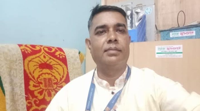 জামালপুরের ইসলামপুর উপজেলায় সাংবাদিক ওসমান হারুনী (৪৩) নিজ বাড়ি থেকে ঝুলন্ত অবস্থায় উদ্ধার হয়েছেন। শনিবার (২৭ সেপ্টেম্বর) দুপুরে উপজেলার ভাটিপাড়া গ্রামের নিজ কক্ষ থেকে তার লাশ উদ্ধার করা হয়। তিনি মোহনা টেলিভিশনের জেলা প্রতিনিধি ও সাপ্তাহিক জামালপুর সংবাদ–এর সম্পাদক ছিলেন। মৃত্যুকালে স্ত্রী ও দুই সন্তান রেখে গেছেন।